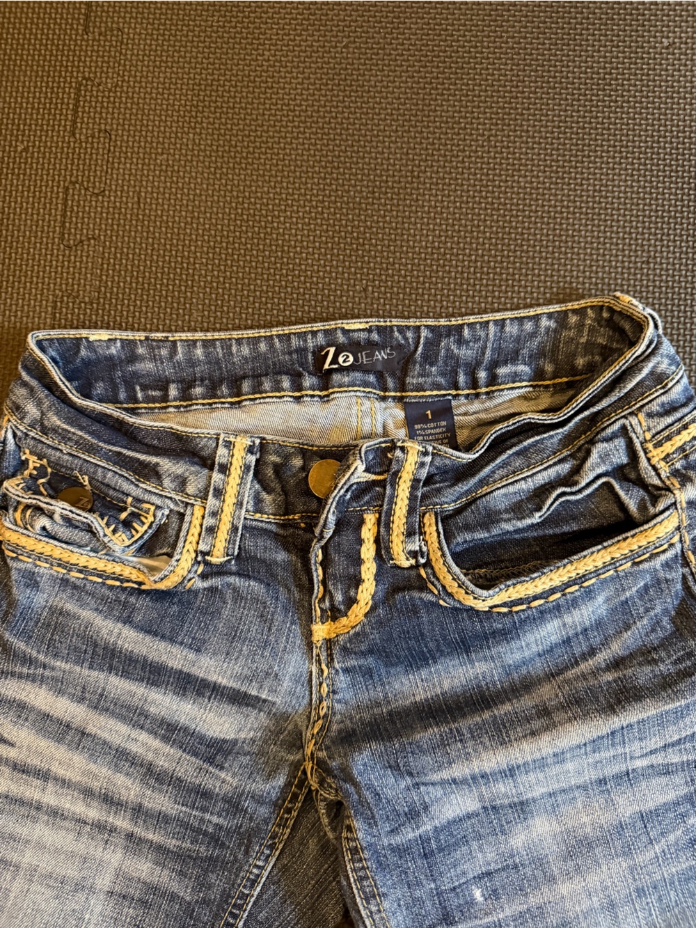 Z2 Jeans Women's Blue Washed Denim Capris